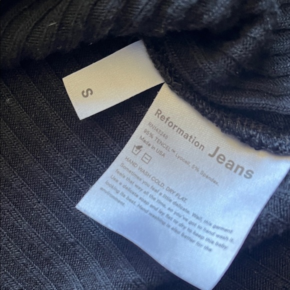 Reformation Black Ribbed Short Sleeve Top - Picture 3 of 3